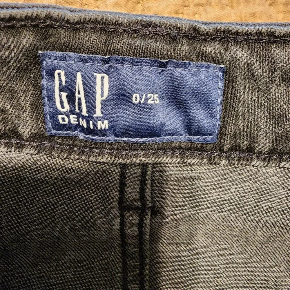 Gap black denim pencil skirt sz 0 / 25 front slit pockets